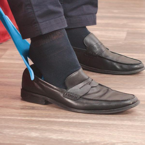 Sockaid™: Le moyen extrêmement simple et efficace pour mettre vos chaussettes